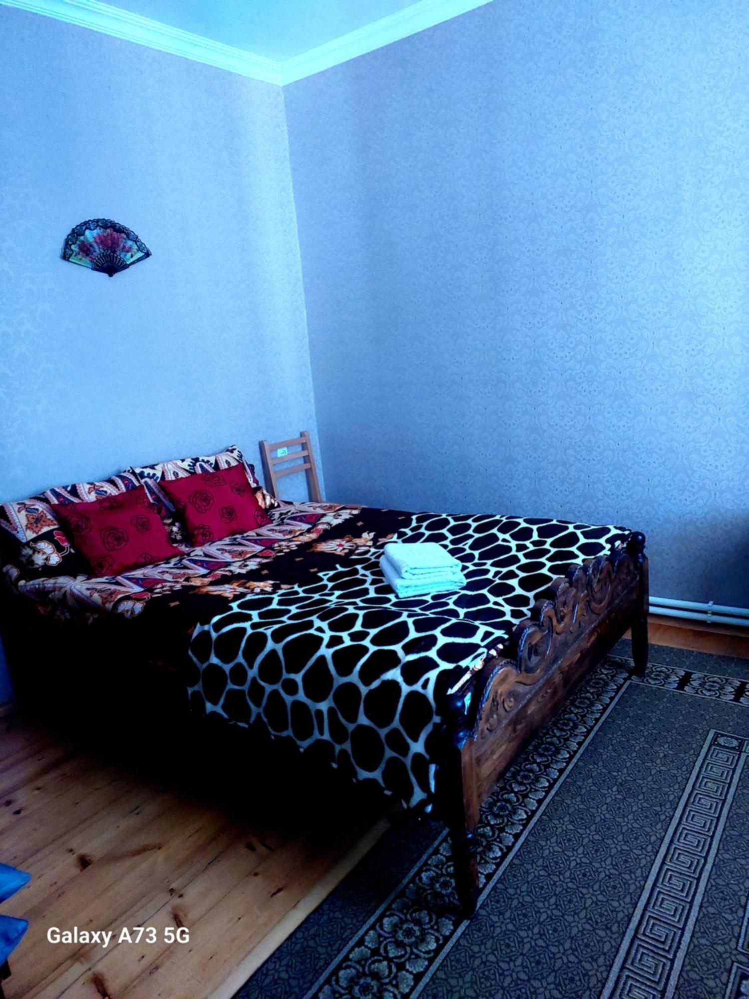 Lela Rezo Guesthouse Kazbegi Exterior foto