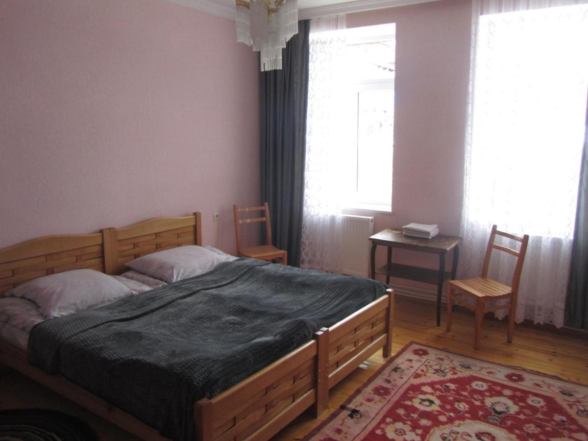 Lela Rezo Guesthouse Kazbegi Exterior foto